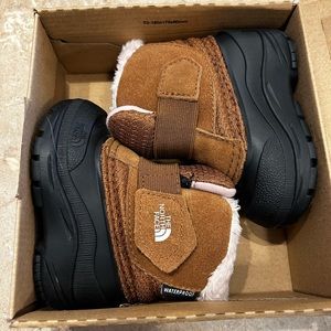 EUC The North Face Toddler Snow Boots sz 4T